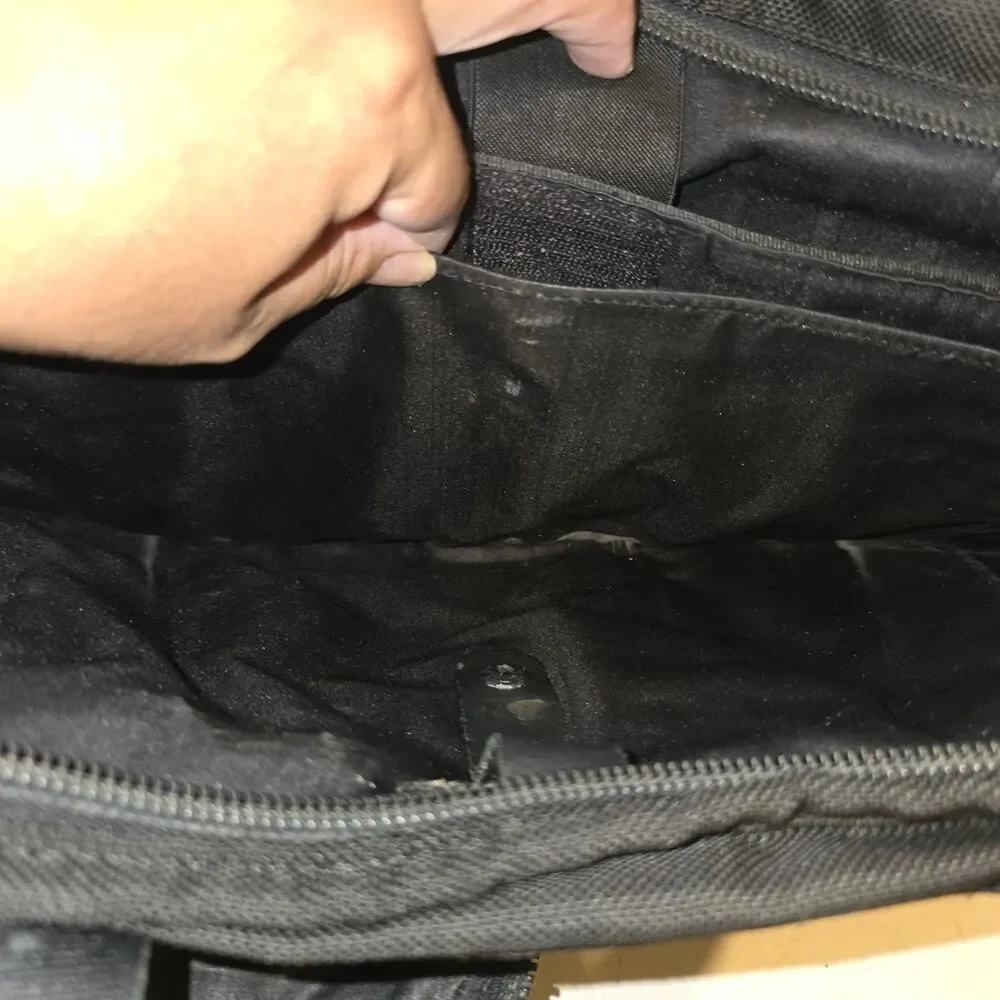 Tumi T-Pass 26516DH Black Nylon Shoulder Bag 16” Front Zipper Broken
